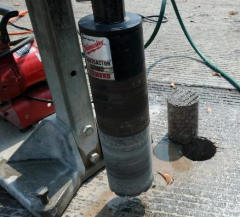 Extracción de núcleos para evaluación de materiales